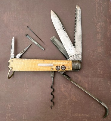 V Crown R. Thornhill London Checked Bone Horseman's Knife