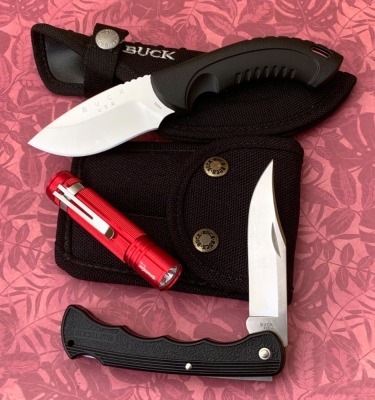 Pair of Buck USA 390 & a 428