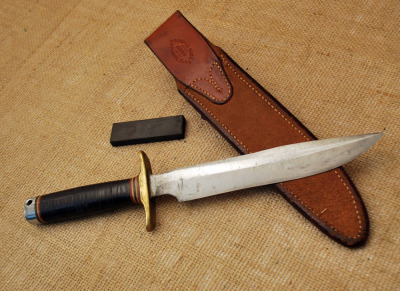 Randall No. 1 with Brown Button sheath. - 2