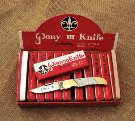 12 Pony III display boxed knives