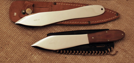 Case XX Two different throwing knives