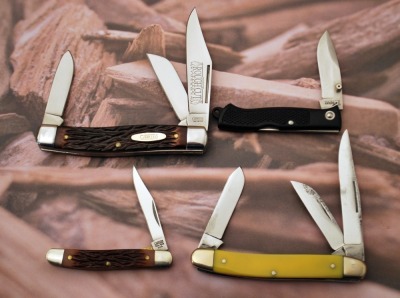 Collectible knives: Camillus, Robeson, Blackjack.