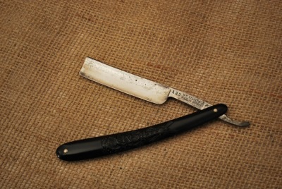 Wm Elliot fancy handle razor