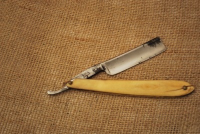 White Bone and pique razor - 2