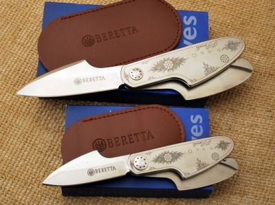 Two Beretta buscla knives