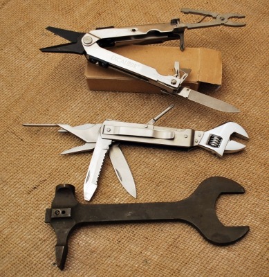 Three tool knife items