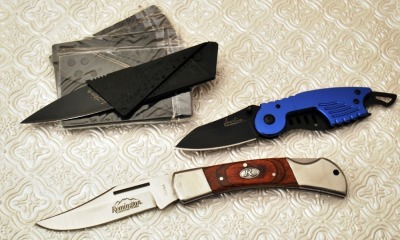 Six knife items-4 Iain Sinclair card knives & more