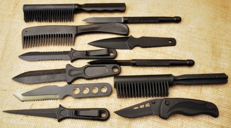 Group of 11 plastic knives & related items