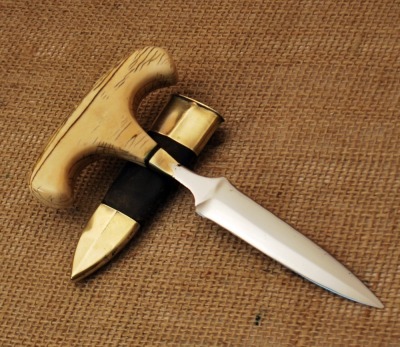 Unmarked Push Dagger