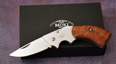 Moki Pistol shaped folder