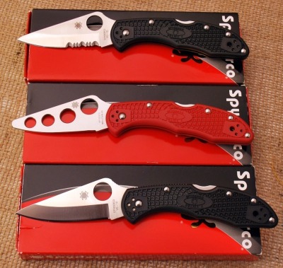 Three Spyderco Delica 4