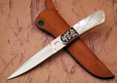 Freer Relief Engraved Pearl dagger