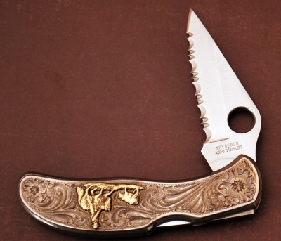 Gold relief engraved Spyderco
