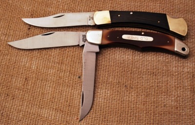 Pair of folding hunters