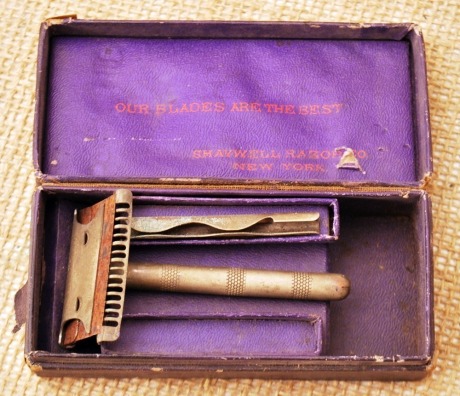 Shavwell Razor in box