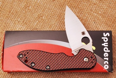 Spyderco Domino red on black