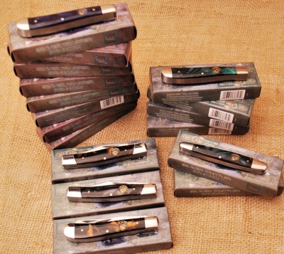 Group of Seventeen Frosty Cutlery Knives