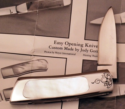 Judy Gottage Pearl Lockback Folder