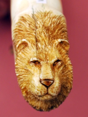 Carved Lion Head pommel - 3