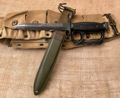 Knuckle knife Bayonet with belt