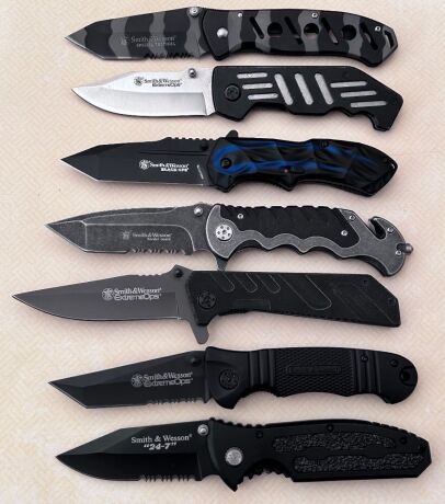 Seven Smith & Wesson Knives