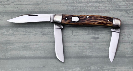 E. C. Simmons Stag Serpentine 3-blade