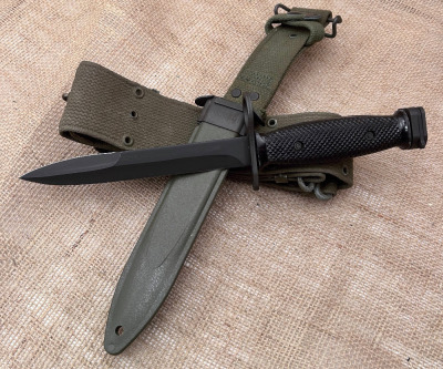 Colt M7 Bayonet with belt