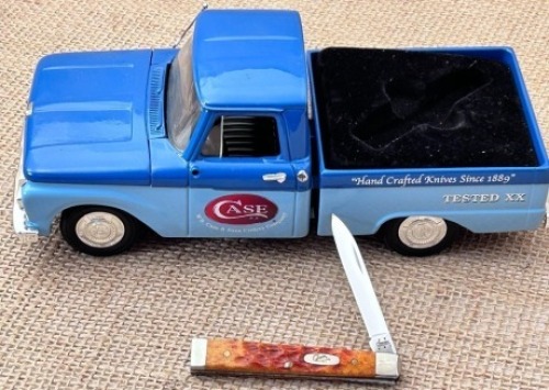 Case 2005 Ertl '66 Ford & Baby Doc