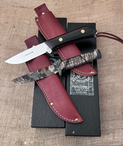 Pair of Queen Hunters