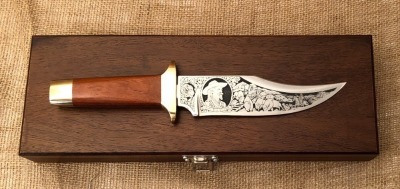 Buffalo Bill Aurum Etching Engraved Wood Handle Bowie - 2