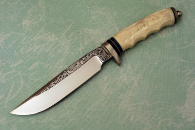Richard Essegian engraved and carved hunter