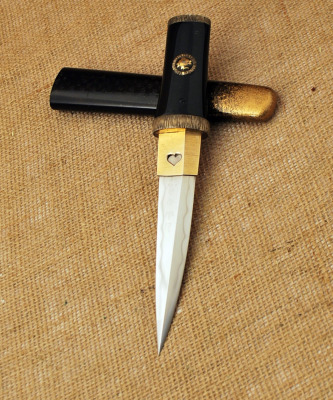 Well Made Oriental Tanto with Untranslated Mark - 2