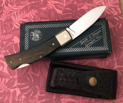 Smith & Wesson 6060 Wood Lockback - 2