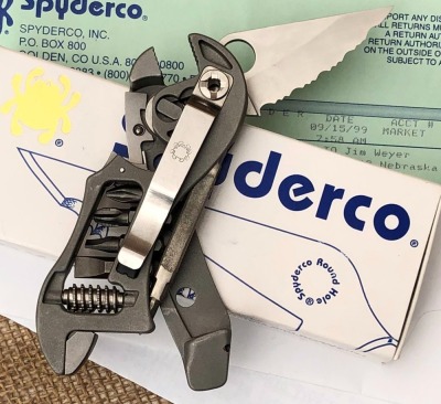Spyderco SpydeRench* MultiPar bidding. See Lot 450 for details - 2