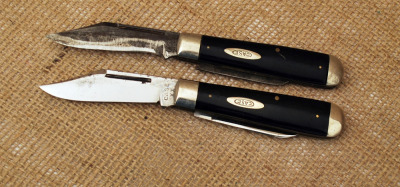Two Case 2231 1/2 Vintage Knives