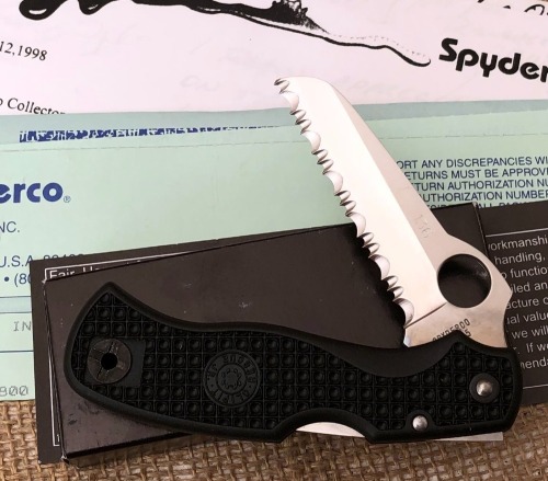 Spyderco Rescue Jr* MultiPar bidding. See Lot 450 for details
