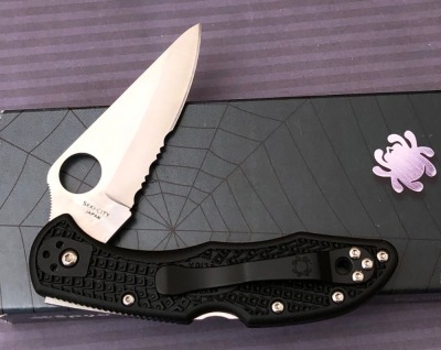 Spyderco Delica 4* MultiPar bidding. See Lot 450 for details - 2