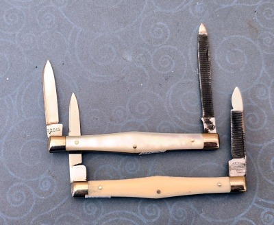 Pair of Cattaraugus Exhibition Swell Center Two Blade, Bone and Pearl - 2