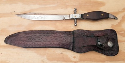 Daniel Boone VI Walnut WWII Combat Knife - 2