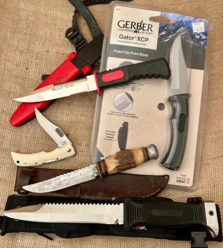 Soque Folder & Muelay, Schrade, Gerber and Loffee Fixed Blades