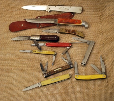 Group of 10 knives